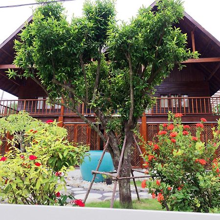 Leeloo Paradise Khanom Bagian luar foto