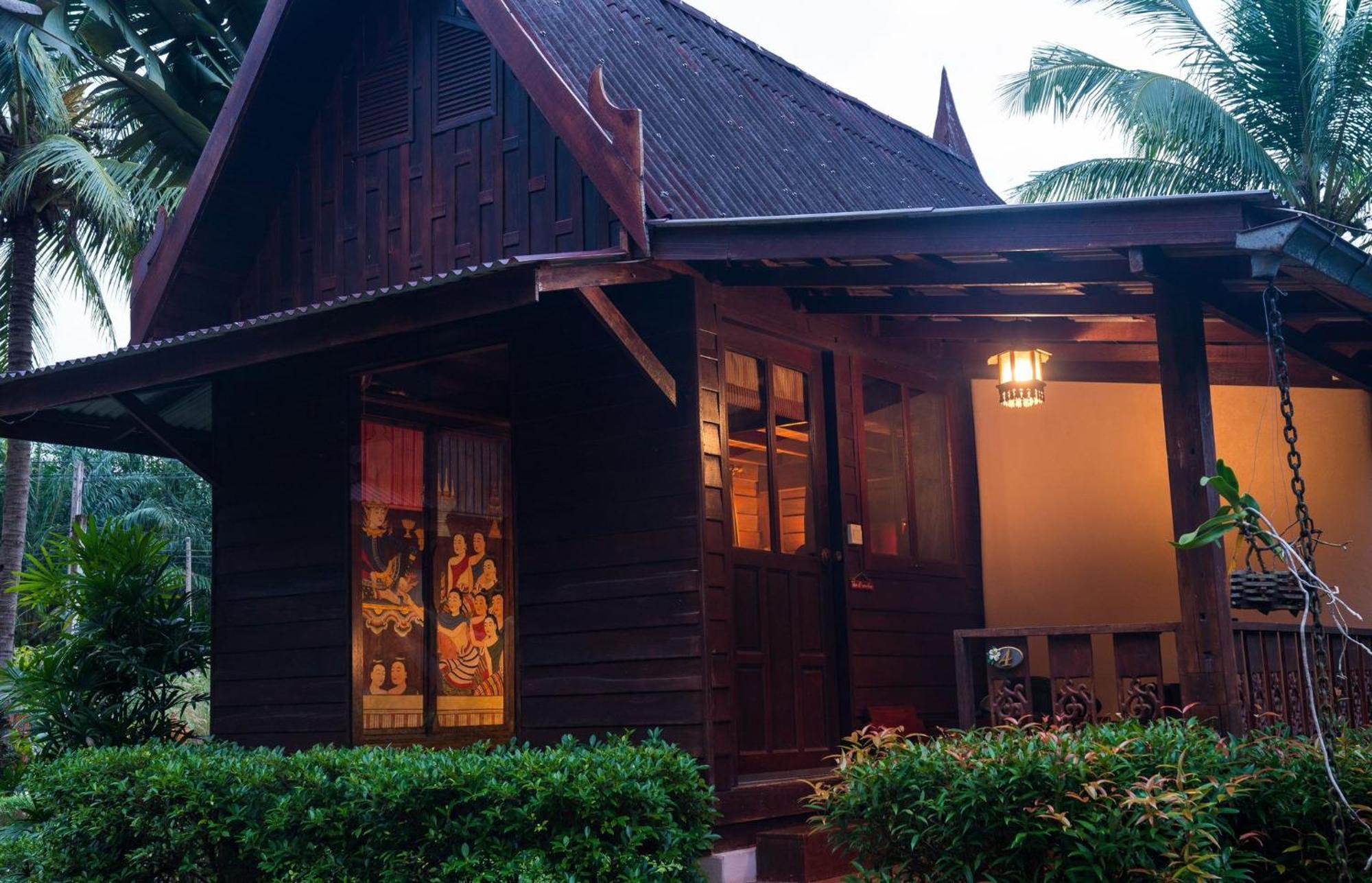 Leeloo Paradise Khanom Bagian luar foto