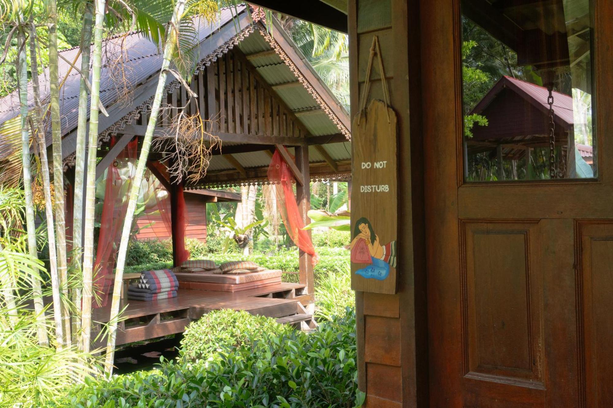 Leeloo Paradise Khanom Bagian luar foto